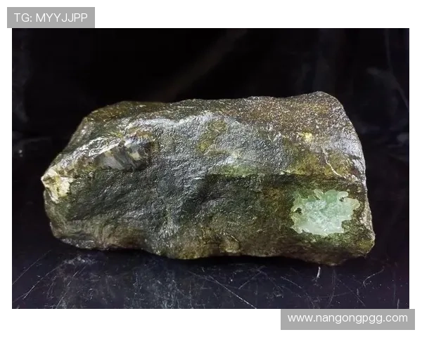 翡翠直播间：探秘原石切割与精品鉴赏之旅